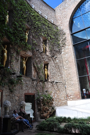 Zdjęcie z Hiszpanii - patio- Muzeum Daliego