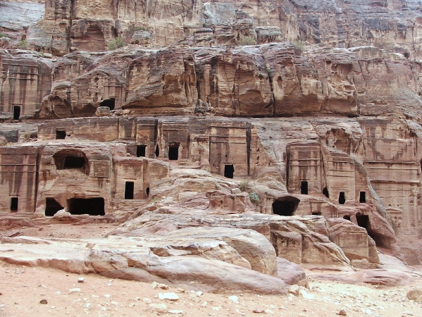 Zdjęcie z Jordanii - grobowce skalne