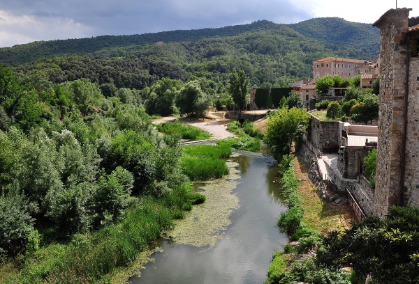 Zdjęcie z Hiszpanii - rzeka Fluvia i Besalu