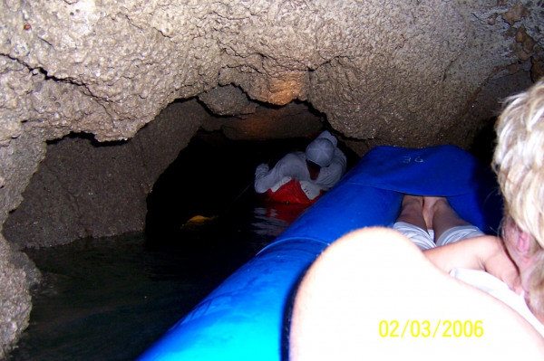 Zdjęcie z Tajlandii - Przeplywamy jaskiniami...