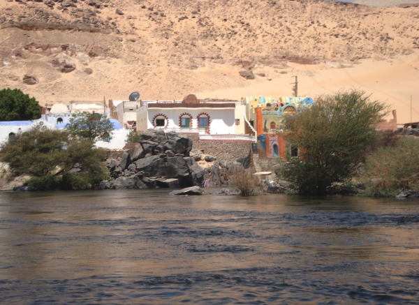 Zdjęcie z Egiptu - Kolory nubijskiej wioski.
