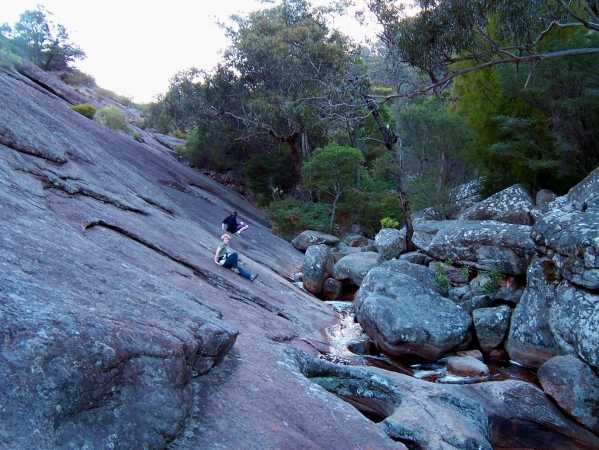 Zdjęcie z Australii - Na pochylej skale...