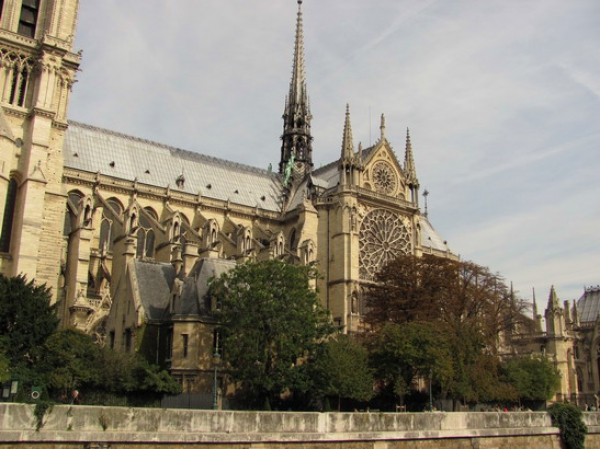 Zdjęcie z Francji - Notre-Dame z boku.