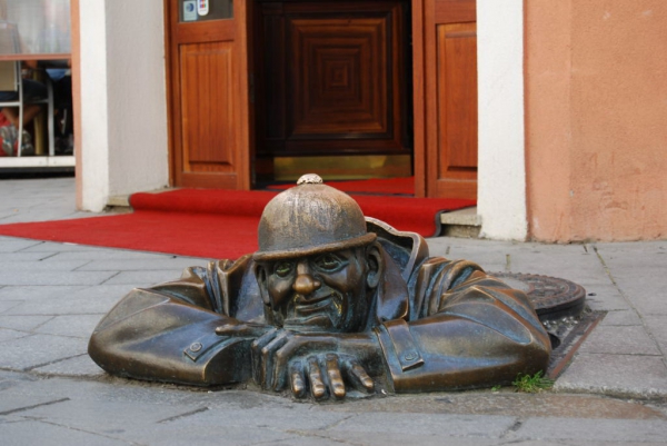 Zdjęcie ze Słowacji - pomnik rzeźba Cumila