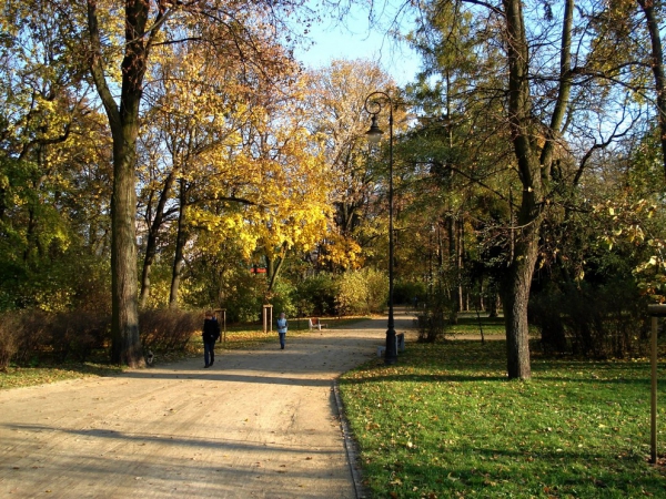 Zdjęcie z Polski - Park w jesiennej szacie.