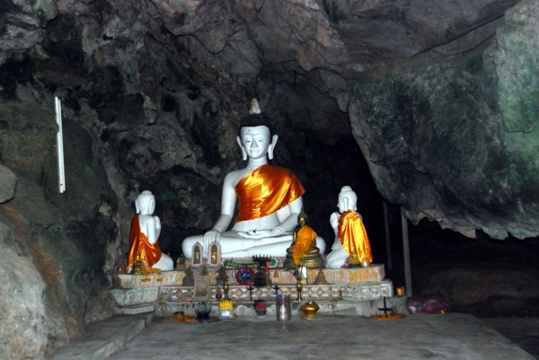 Zdjęcie z Tajlandii - Swiatynia w jaskini...