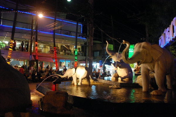 Zdjęcie z Tajlandii - Ulica Kata noca
