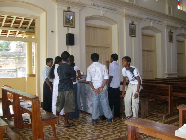 Zdjęcie ze Sri Lanki - Młodzież ćwicząca kolędy