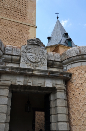 Zdjęcie z Hiszpanii - herb nad wejściem 