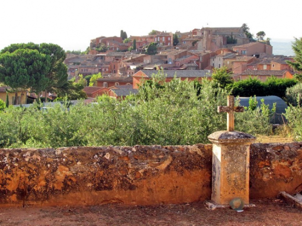 Zdjęcie z Francji - Miasteczko Roussillon.