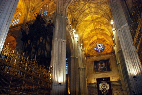 Zdjęcie z Hiszpanii - Ogromne wnetrza Katedry