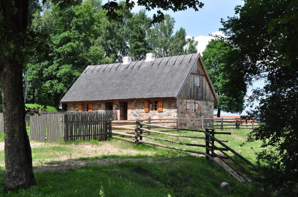 Zdjęcie z Polski - Dom kamienny z Lutynowa