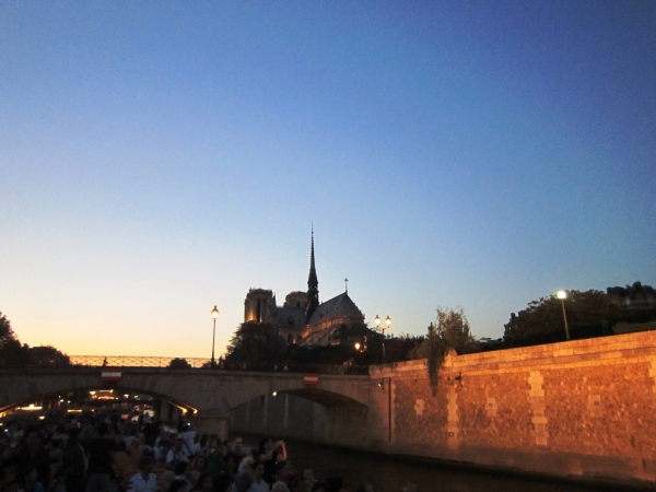Zdjęcie z Francji - Notre Dame wieczorem