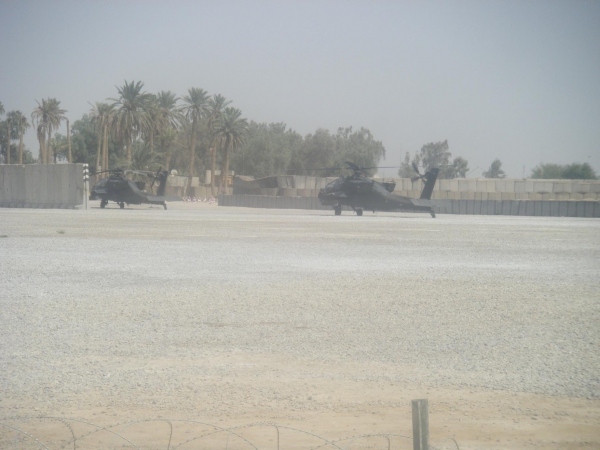Zdjęcie z Iraku - Chelikoptery AH 64 Apache