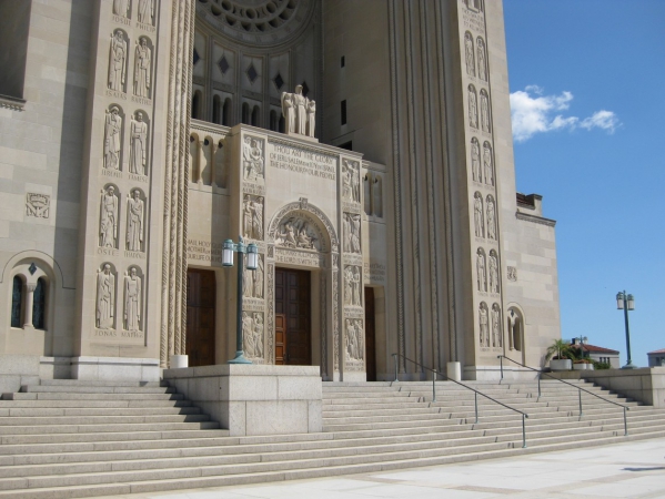 Zdjęcie ze Stanów Zjednoczonych - wejście do bazyliki