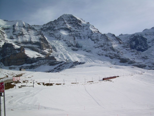 Zdjęcie ze Szwajcarii - i pociąg na Jungfraujoch