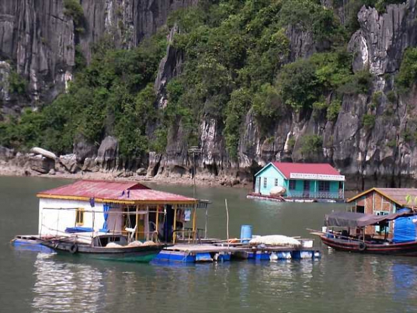 Zdjęcie z Wietnamu - wioska na wodzie, halong