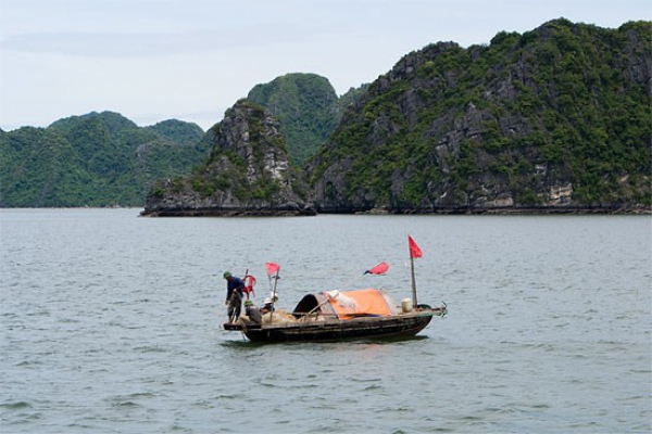 Zdjęcie z Wietnamu - rybacy z halong