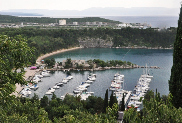 Zdjęcie z Chorwacji - Panorama na port Omiśalj