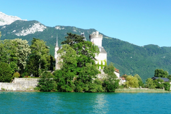 Zdjęcie z Francji - jakieś chateau nad Annecy