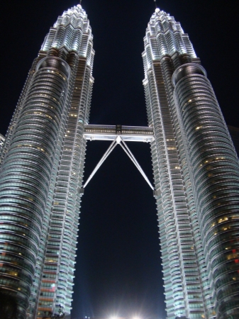 Zdjęcie z Malezji - Petronasy w nocy