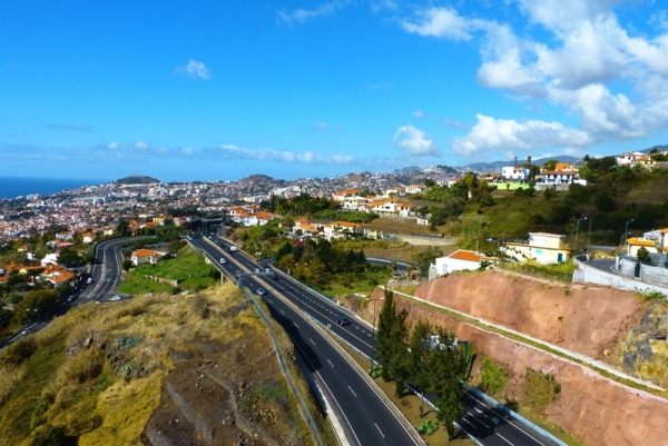 Zdjęcie z Portugalii - przedmieścia Funchal