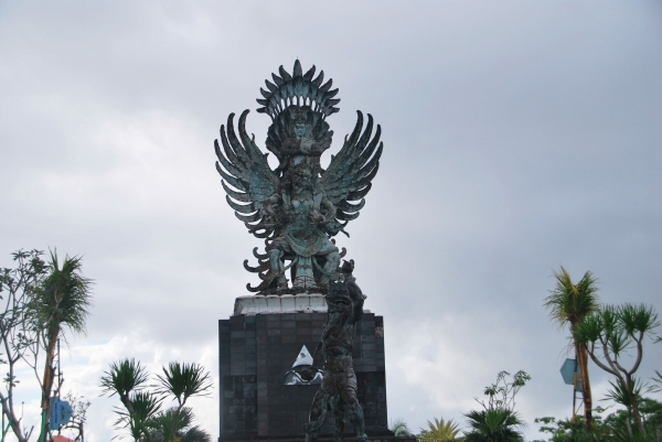Zdjęcie z Indonezji - Wielka statua jednego