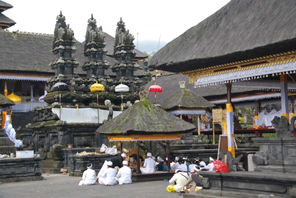 Zdjęcie z Indonezji - Ceremonia pogrzebowa