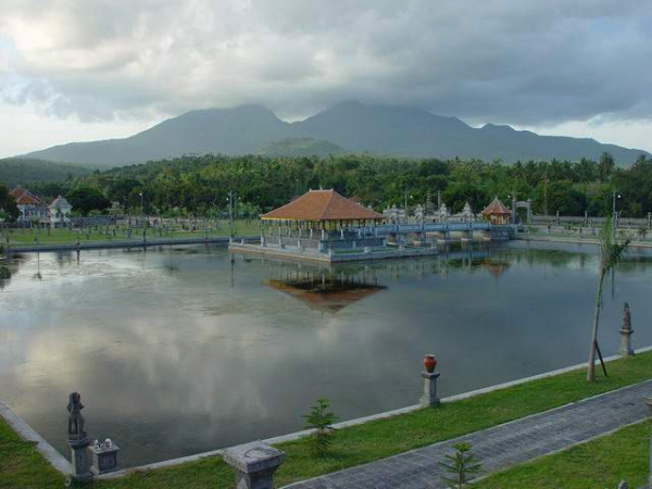 Zdjęcie z Indonezji - Puri Taman Ajung