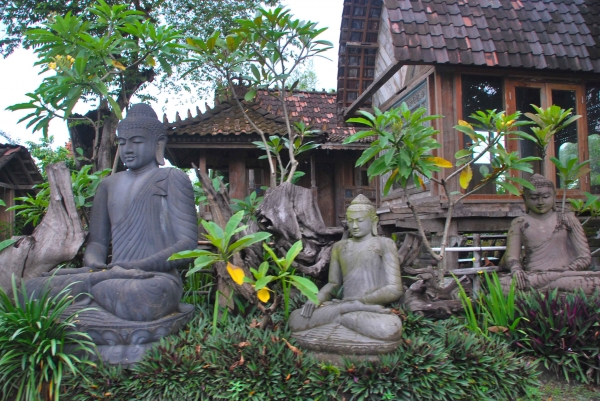 Zdjęcie z Indonezji - Buddyjskie akcenty