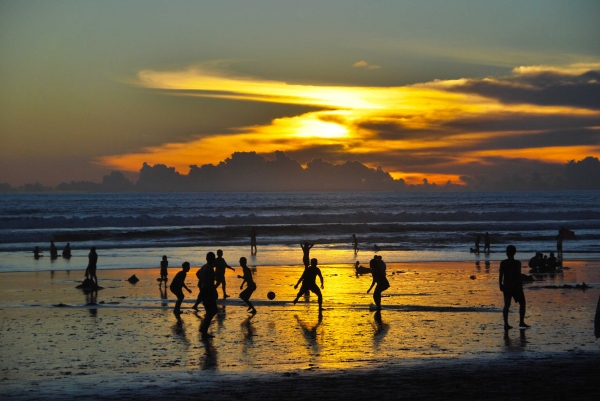 Zdjęcie z Indonezji - Mecz na plazy