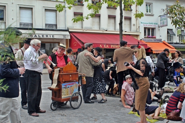 Zdjęcie z Francji - Impreza uliczna Montmartr