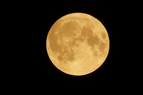 Zdjęcie z Polski - niezwykły majowy księżyc