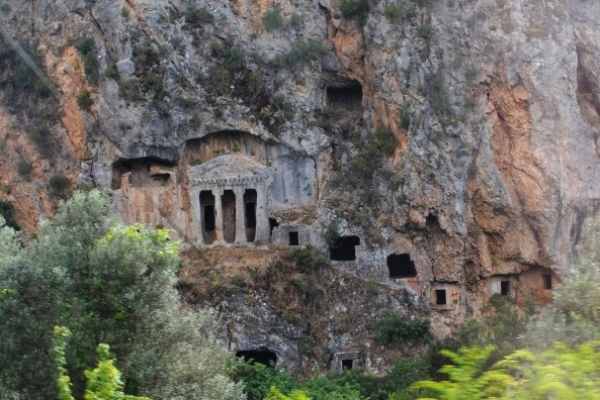 Zdjęcie z Turcji - grobowiec wykuty w skale