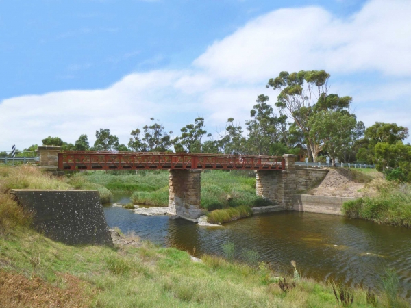 Zdjęcie z Australii - Stary most na rzece