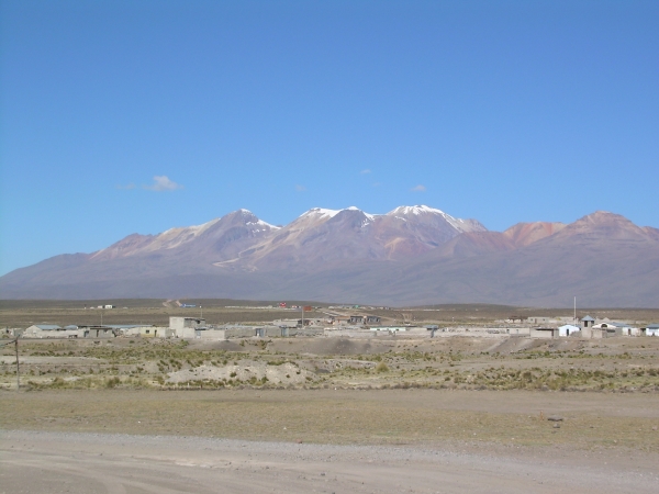 Zdjęcie z Peru - miejscowość u podnóża gór