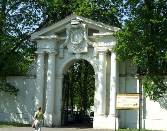 Zdjęcie z Polski - pałacowa brama
