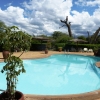 Zdjęcie z Kenii - basenu nie może jednak zabraknąć....:)