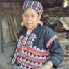 Zdjęcie z Tajlandii - kobieta z dużymi kolczykami w uszach