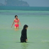 Zdjęcie z Tajlandii - Rozne przyklady kostiumow kapielowych :)