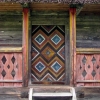 Zdjęcie z Łotwy - Ryski skansen - drzwi kurlandzkiej chaty.