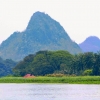 Zdjęcie z Tajlandii - płyniemy i podziwiamy widoki prowincji Kanchanaburi