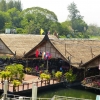 Zdjęcie z Tajlandii - pływające restauracje tuz przy moście