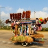Zdjęcie z Tajlandii - obwoźny sklep z miotłami:)