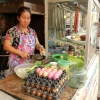 Zdjęcie z Tajlandii - te różowe jajeczka to nie pisankowy żart:))