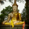 Zdjęcie z Tajlandii - wielki Budda przed Wat Doi Suthep