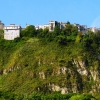 Zdjęcie z Włoch - częsty obrazek na Sycylii; wioski i miasteczka na wzniesieniach i skałach