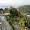Zdjęcie z Włoch - kręte, pnące się w górę ulice; tak wjeżdża się do Taorminy;