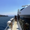Zdjęcie z Włoch - dopływamy naszą łajbą do małego "portu", którego tu nie ma