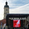 Zdjęcie z Polski - od strony katedry Ratusz przysłonięto sceną na dzisiejszy koncert Lombardu